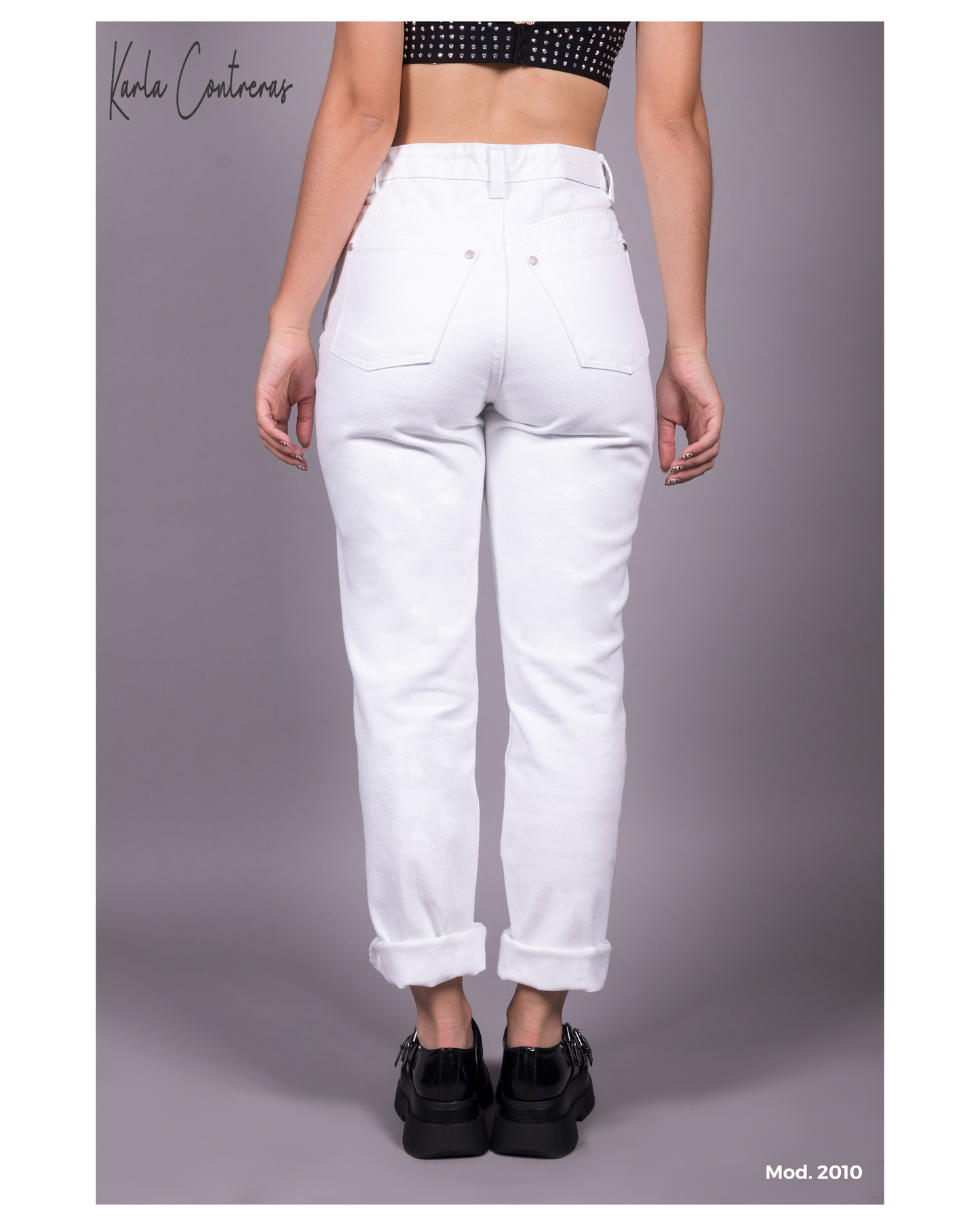 Jeans basico momfit, con roturas y bastilla, blanco.