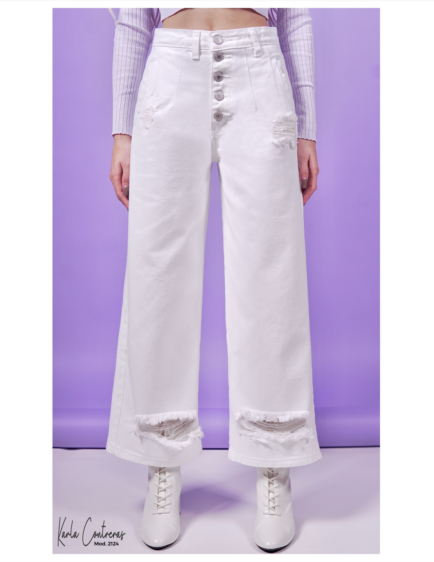 Jeans culotte blanco con 5 botones.