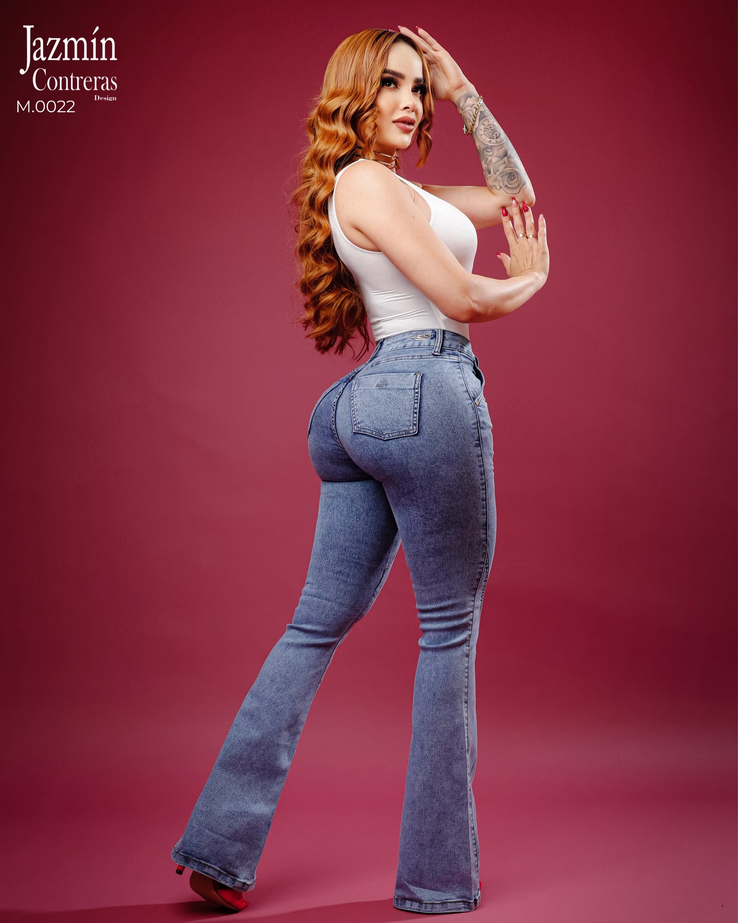 Jeans corte colombiano, flare, 1 boton.