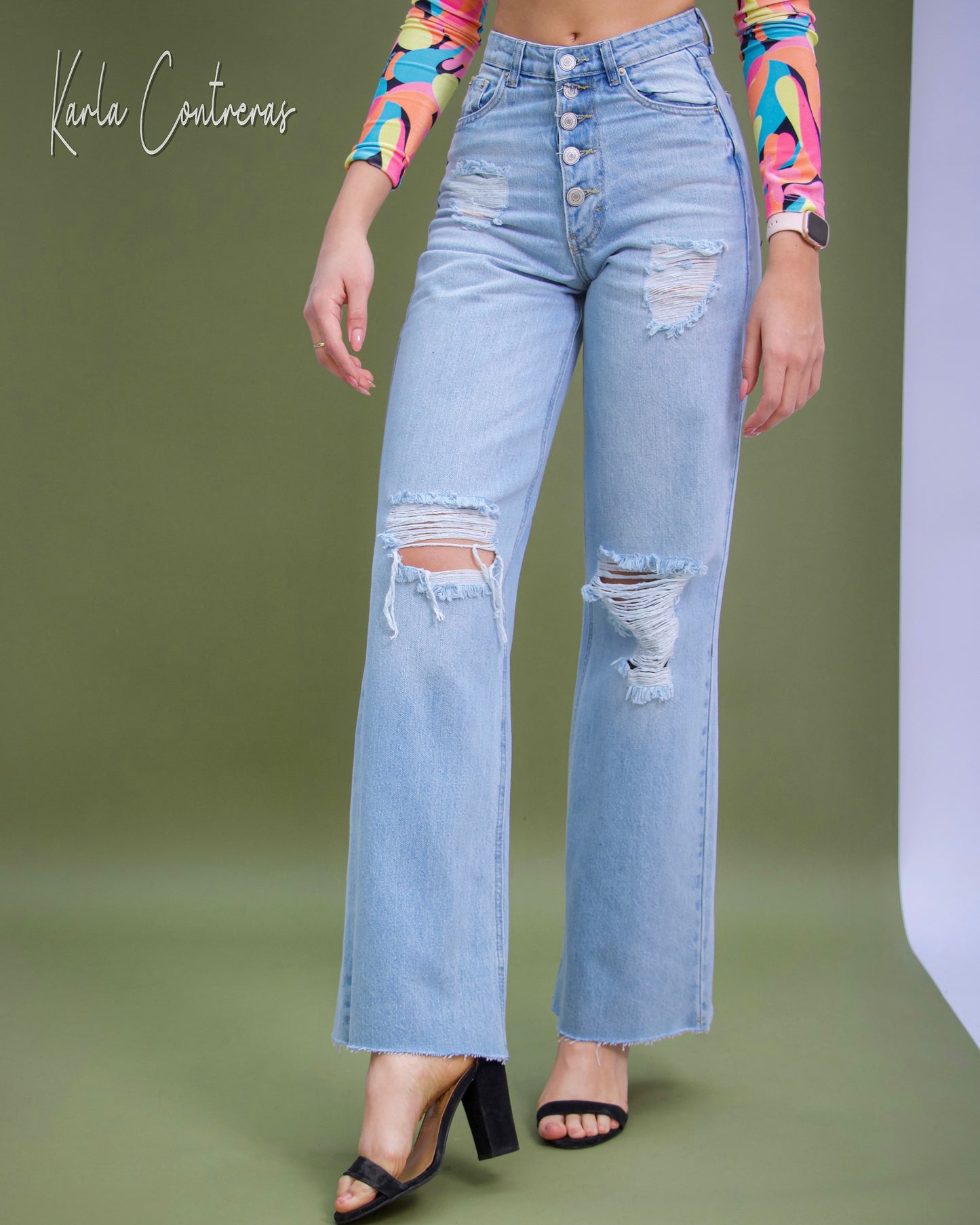 Jeans wide leg, 5 botones.