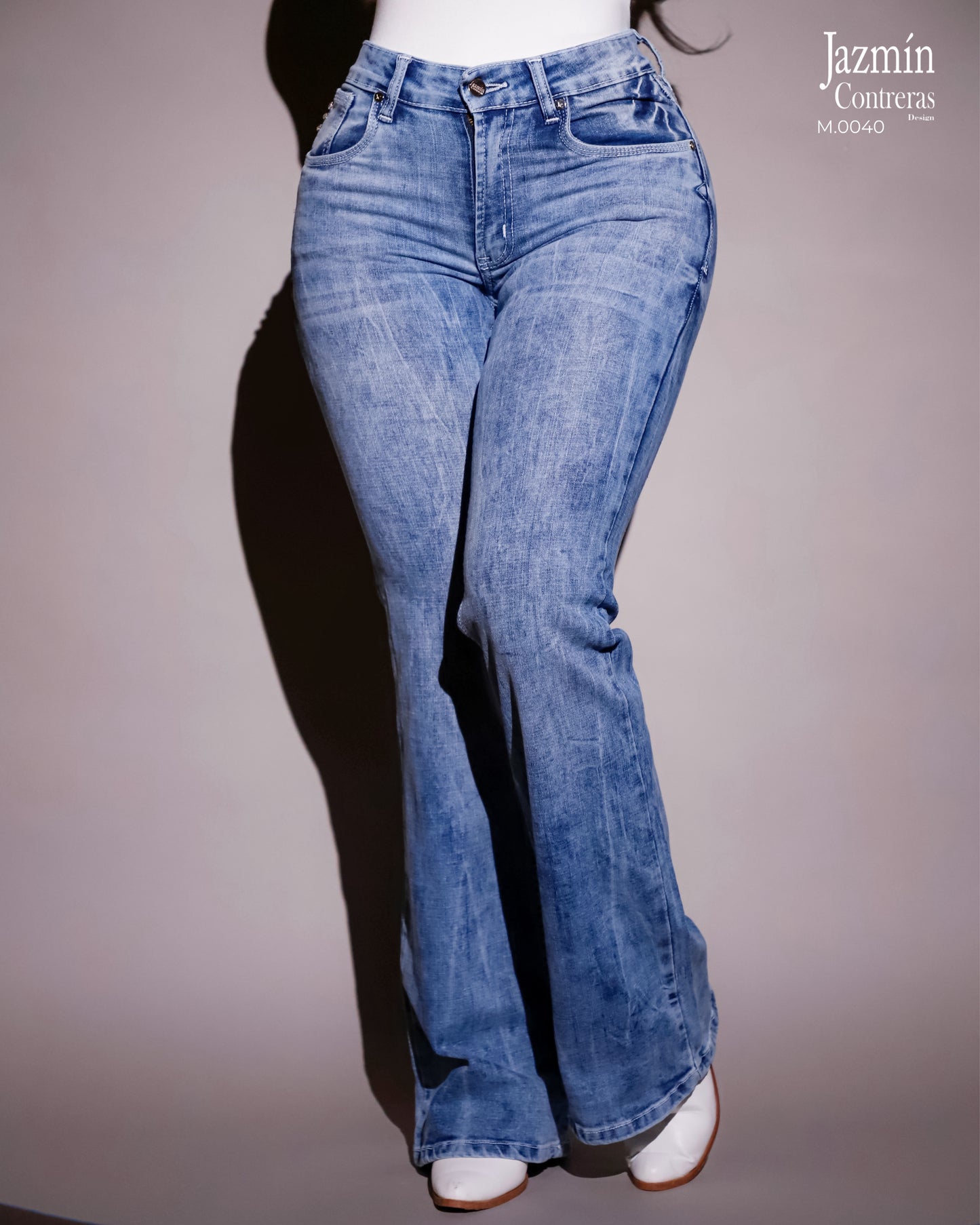 Jeans Vaquero con detalle en cristales.