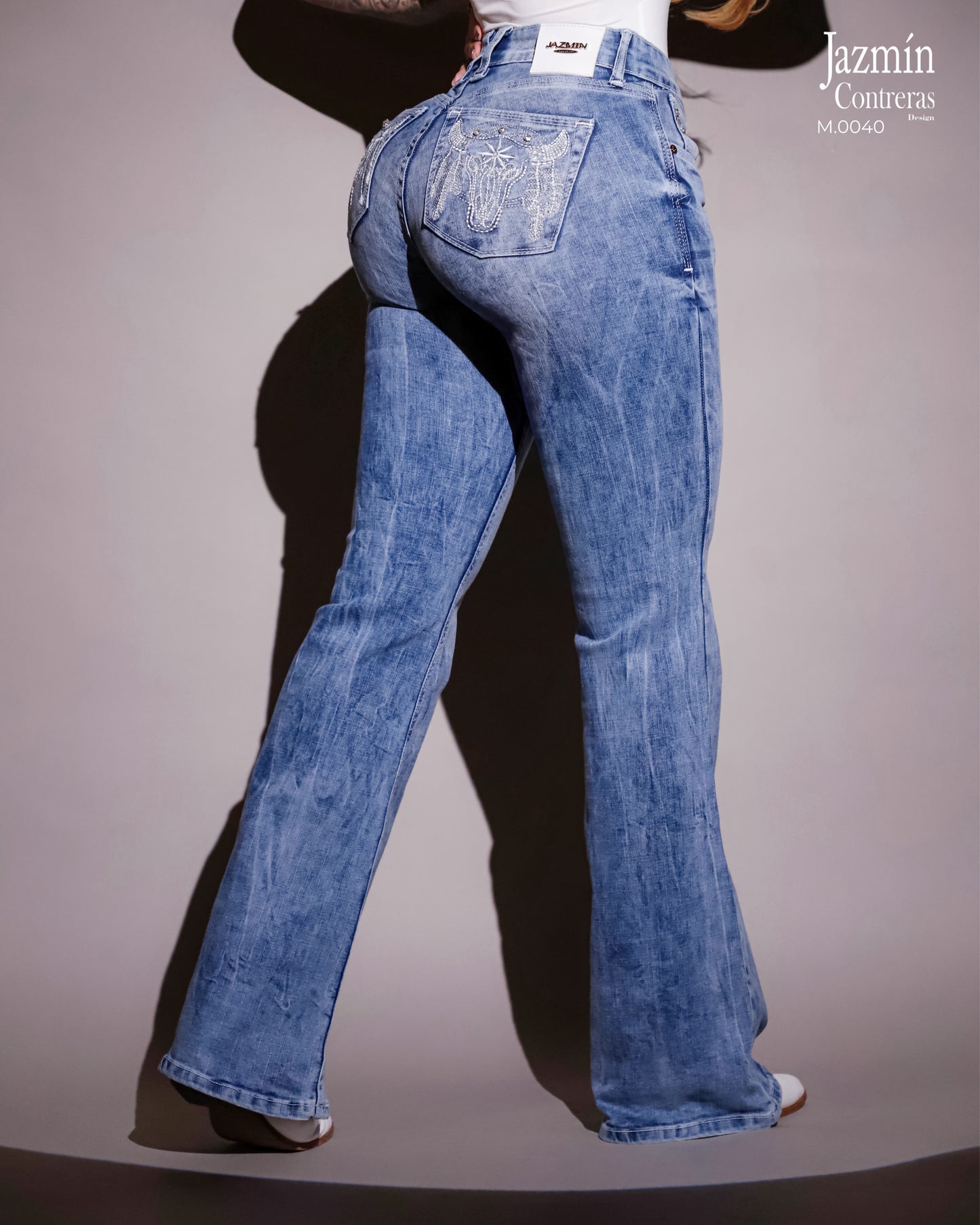 Jeans Vaquero con detalle en cristales.
