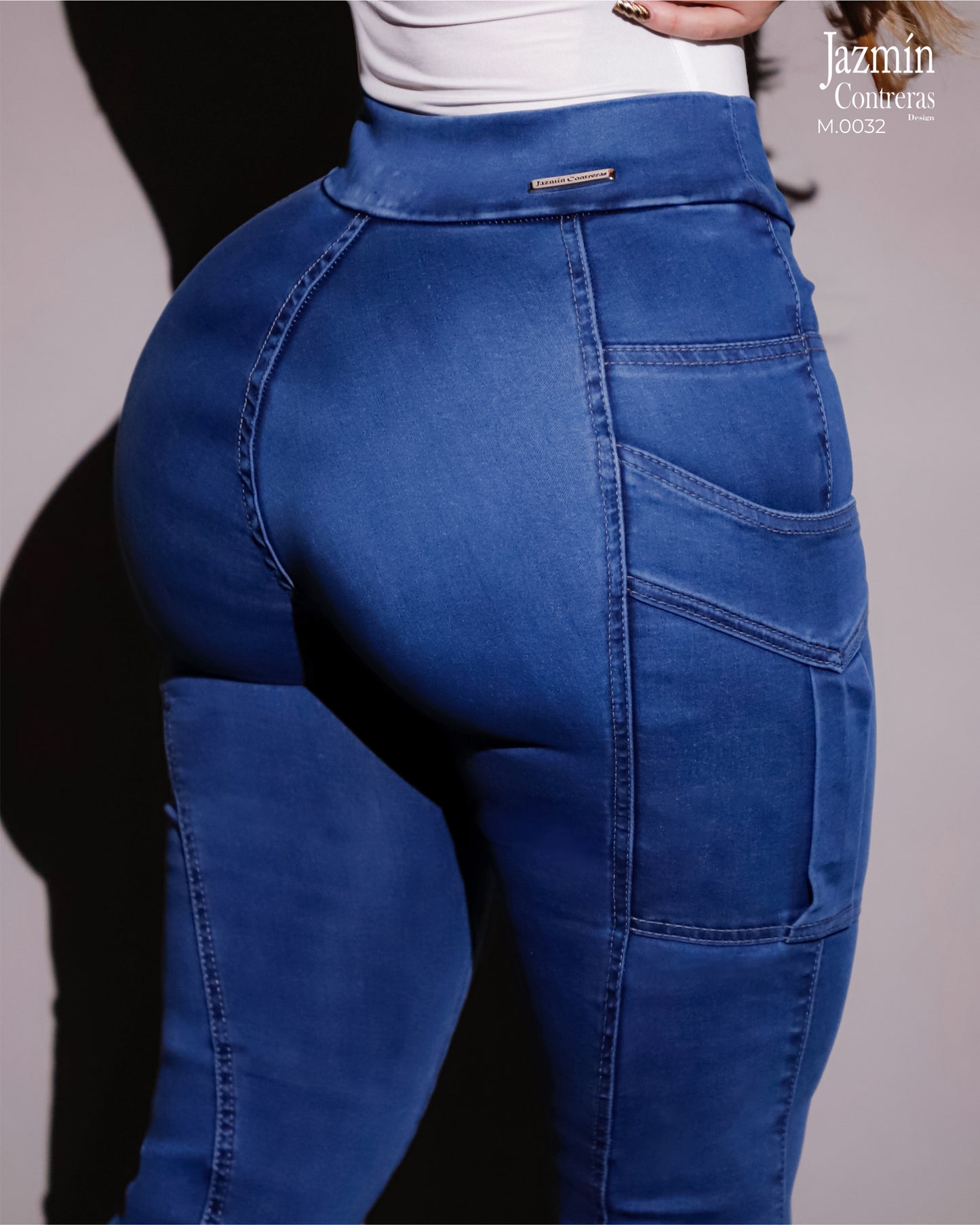 Leggings de mezclilla, corte campana.
