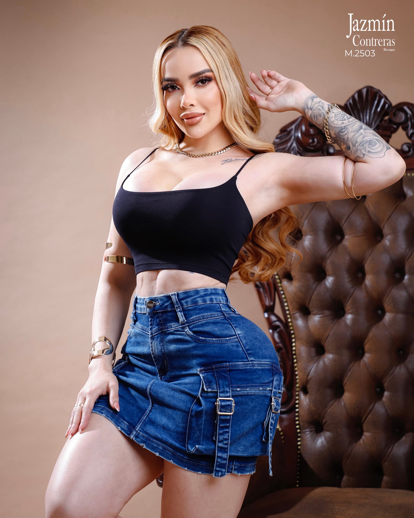Falda cargo con hebillas, corte colombiano.