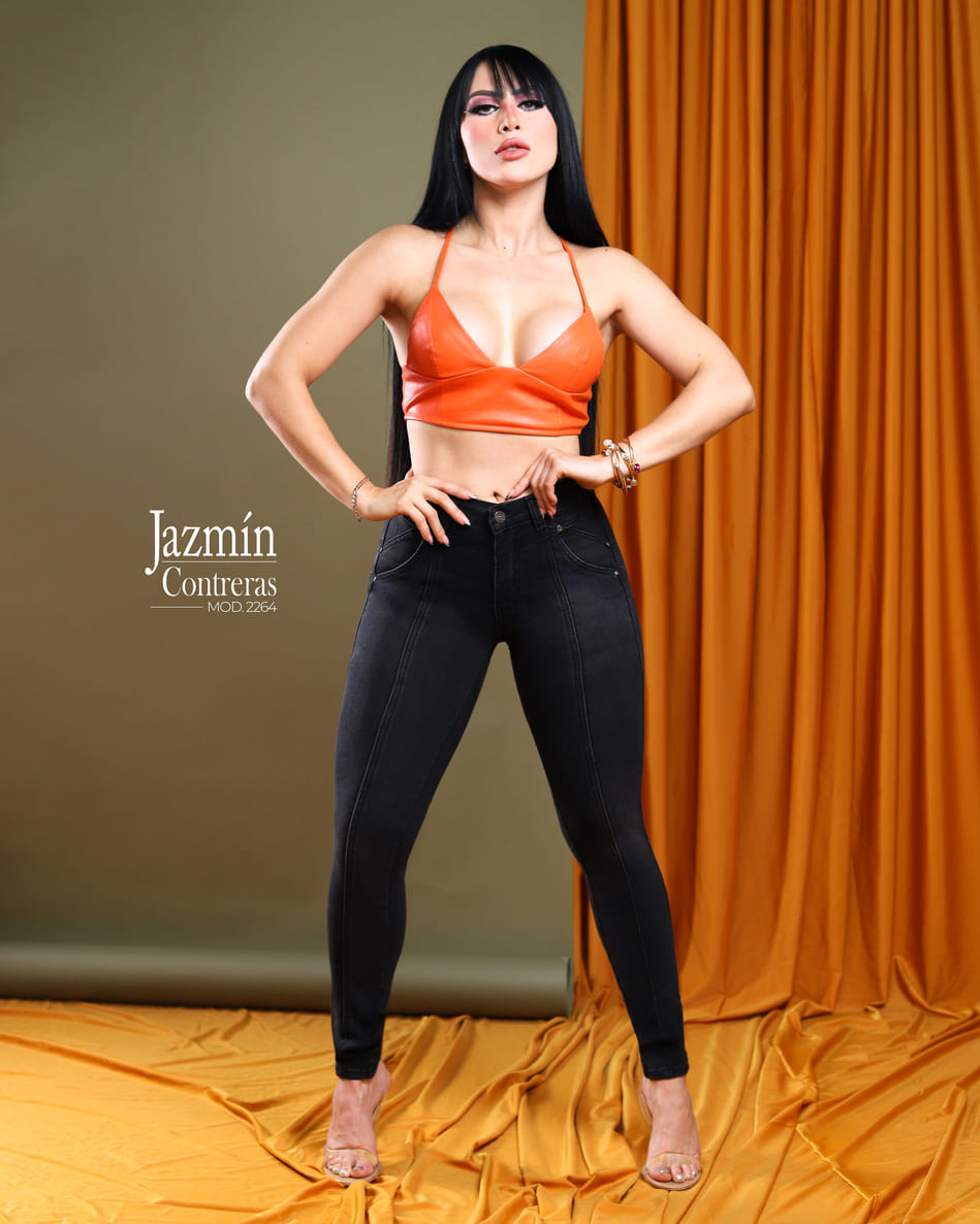 Jeans corte colombiano, con costura intermedia