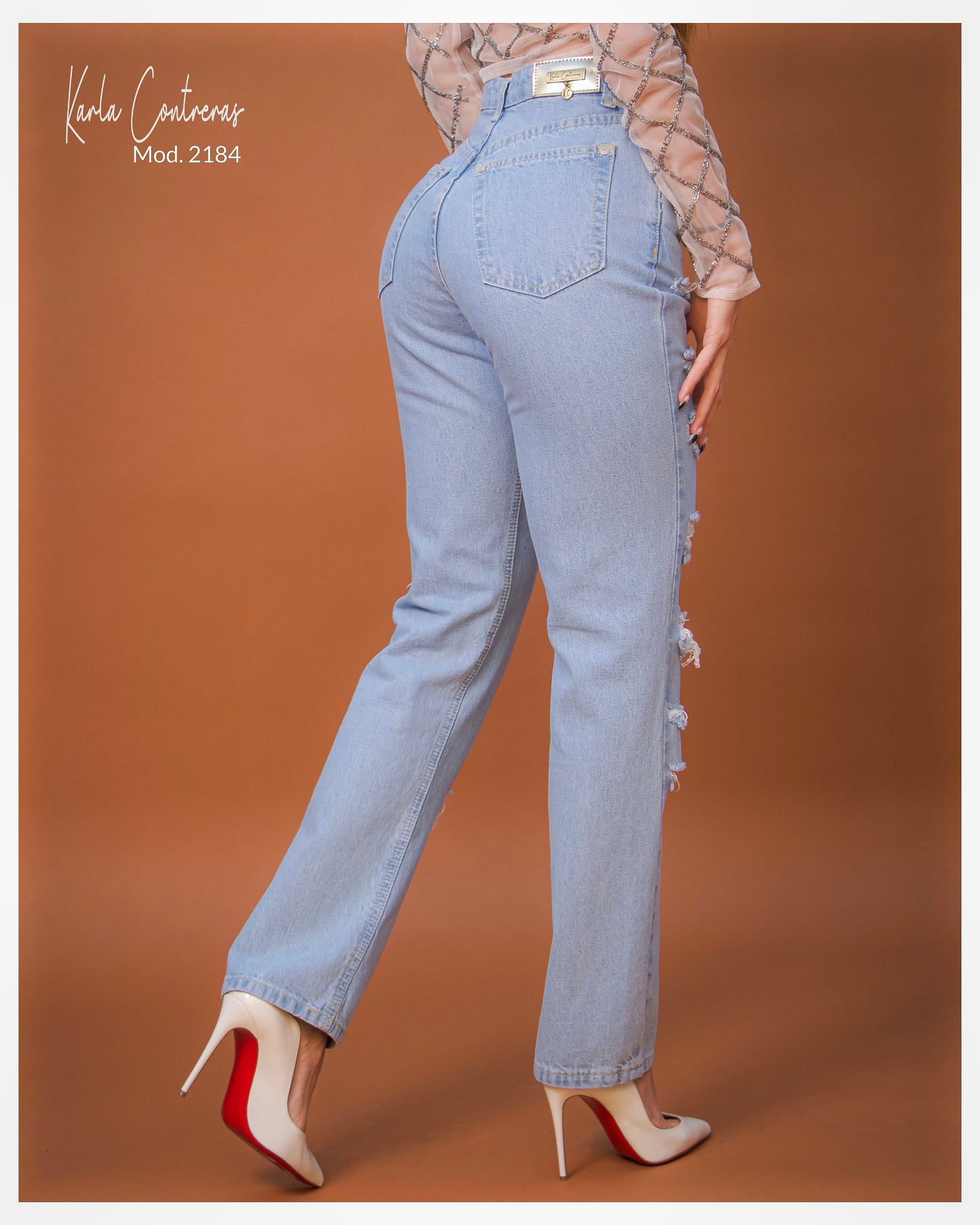 Jeans momfit, con roturas.