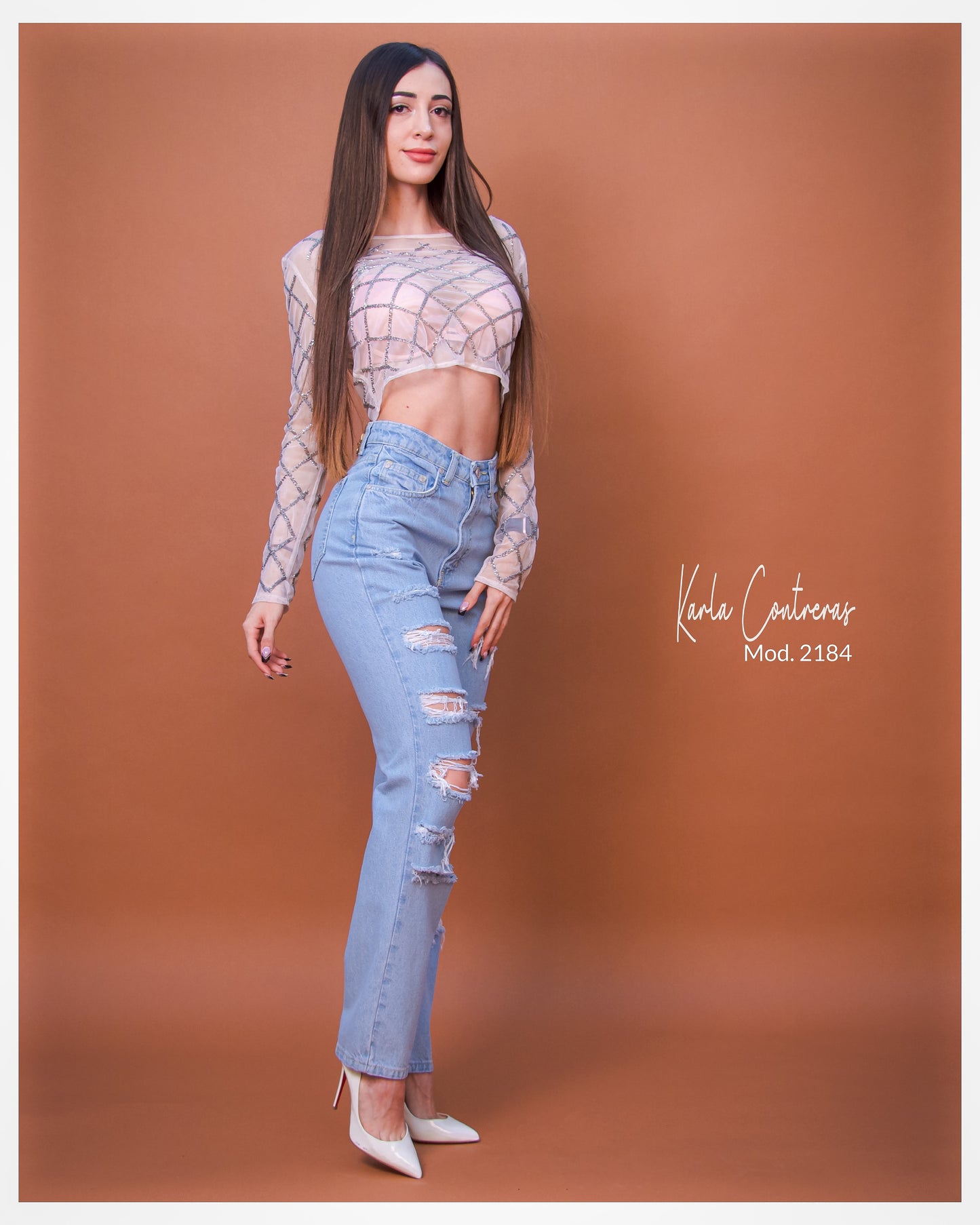 Jeans momfit, con roturas.