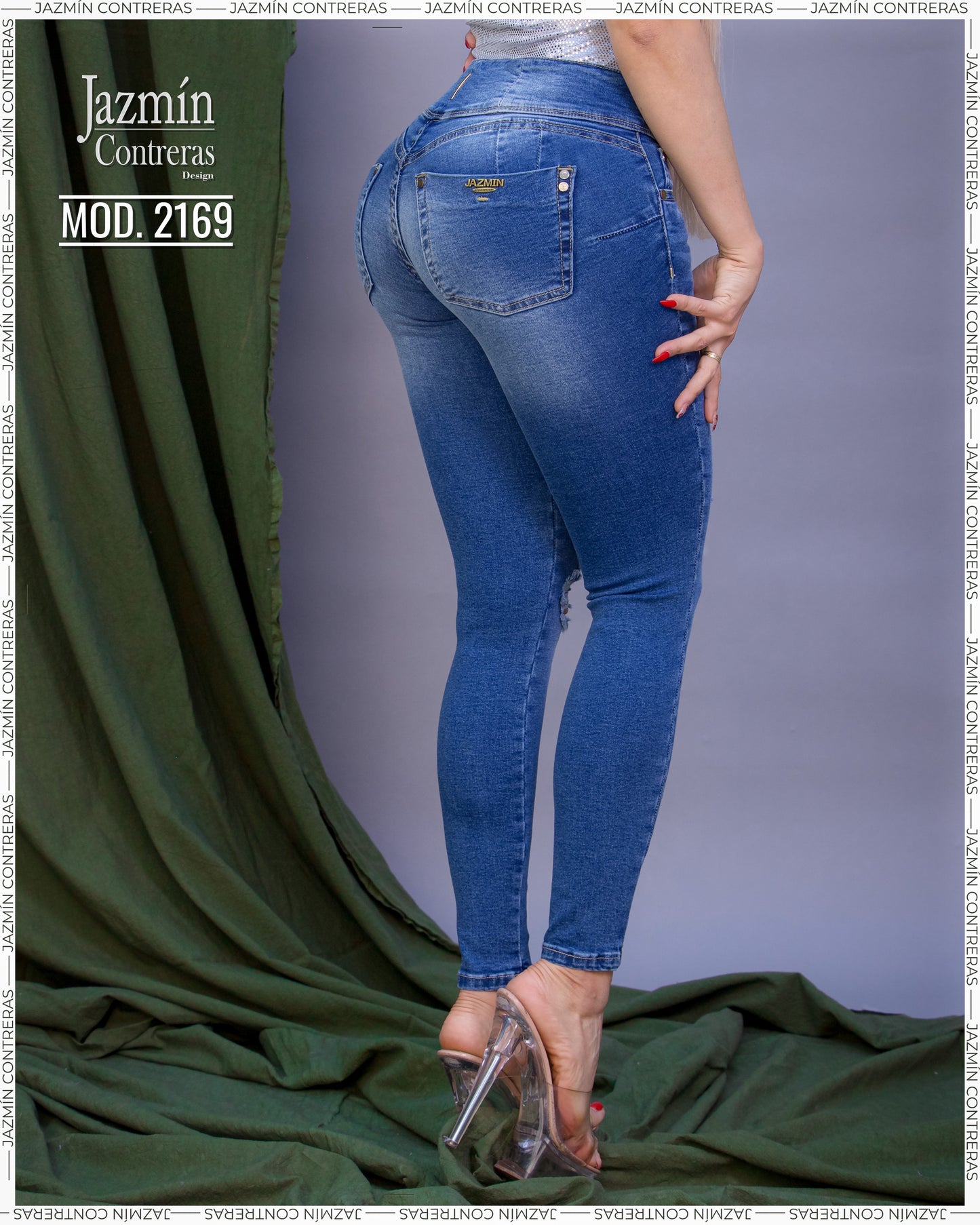 Jeans corte colombiano, azul oscuro con roturas