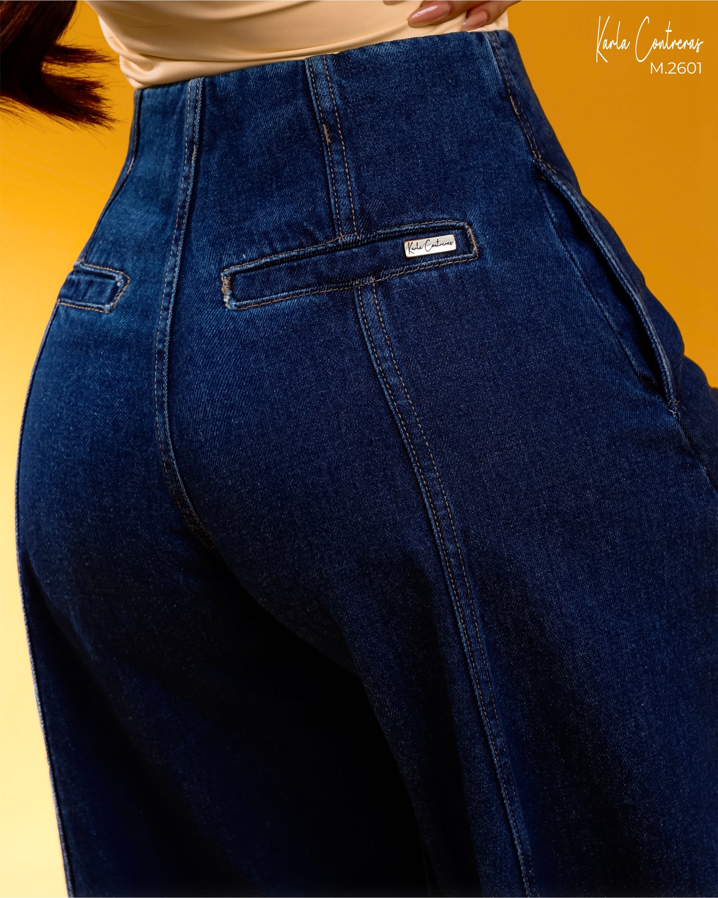 Jeans barrel amplio azul.