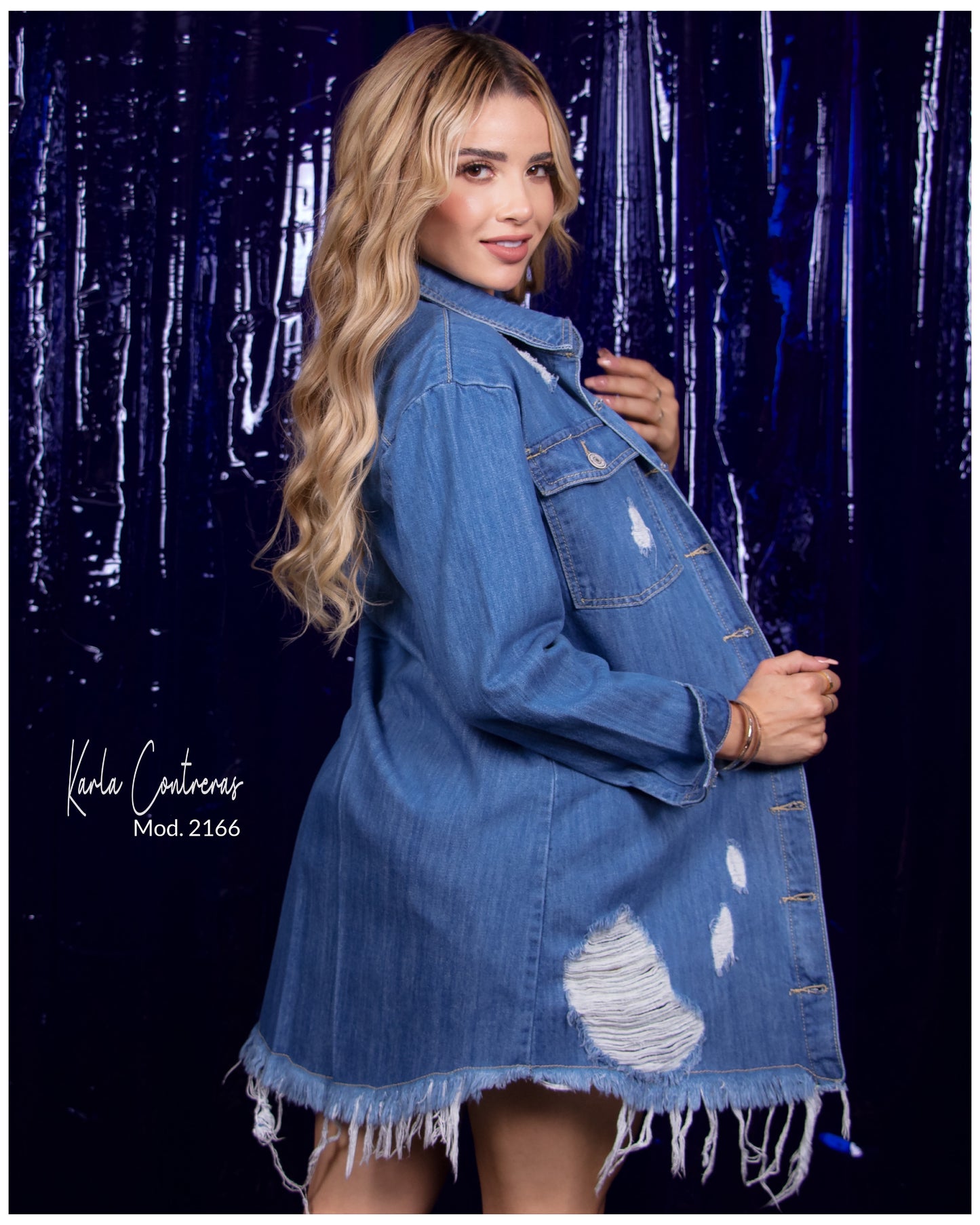 Camison con roturas. Mezclilla rigida.