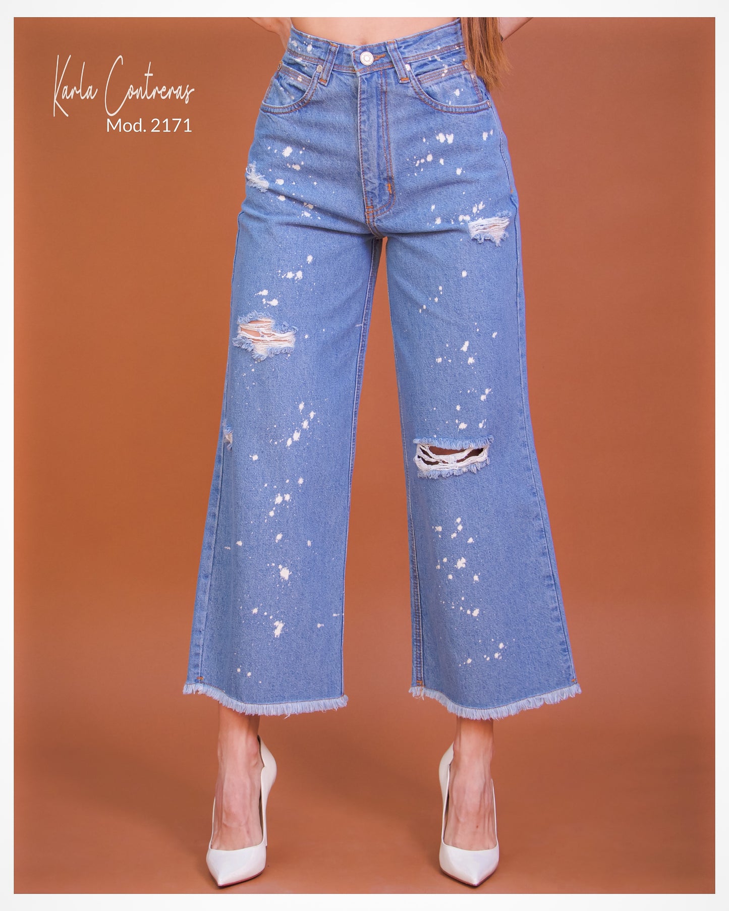 Jeans Culotte, desbastillado con pizcas blancas.