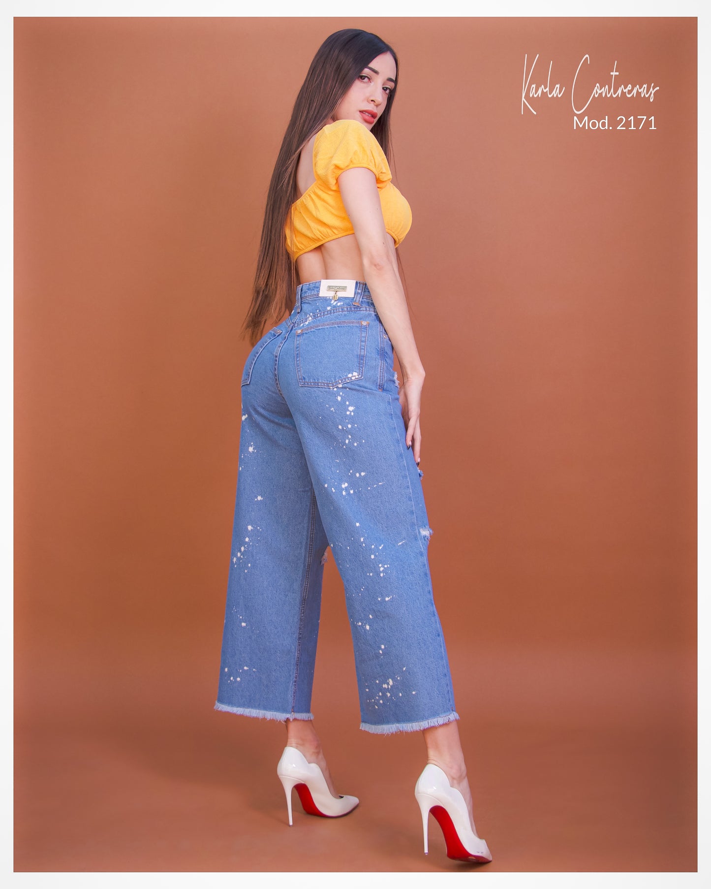 Jeans Culotte, desbastillado con pizcas blancas.