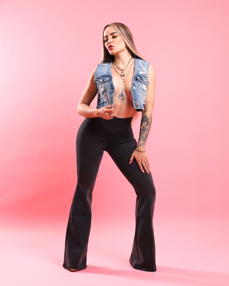 Jeans corte colombiano, tipo leggins, corte campana