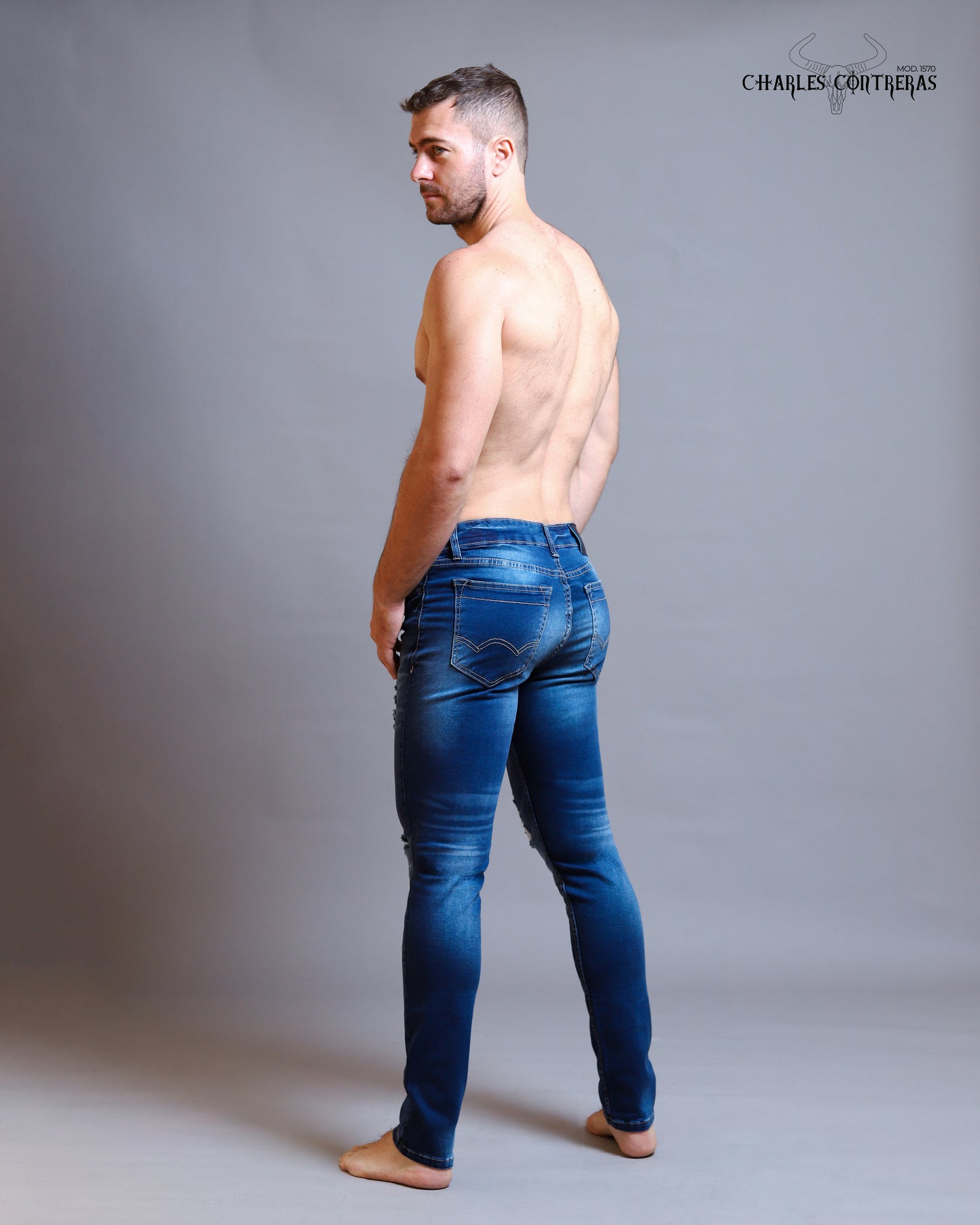 Jeans corte Slim, para caballero. Con roturas.