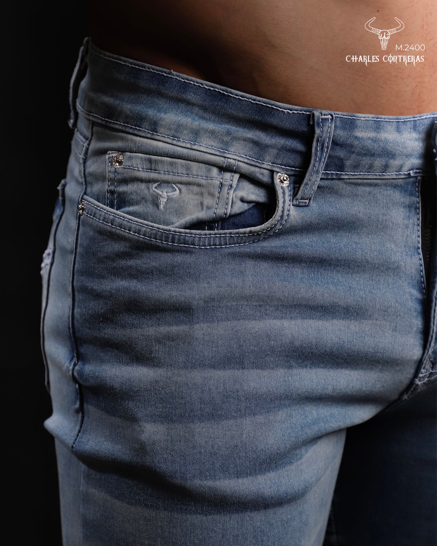 Jeans corte slim, para caballero azul claro.