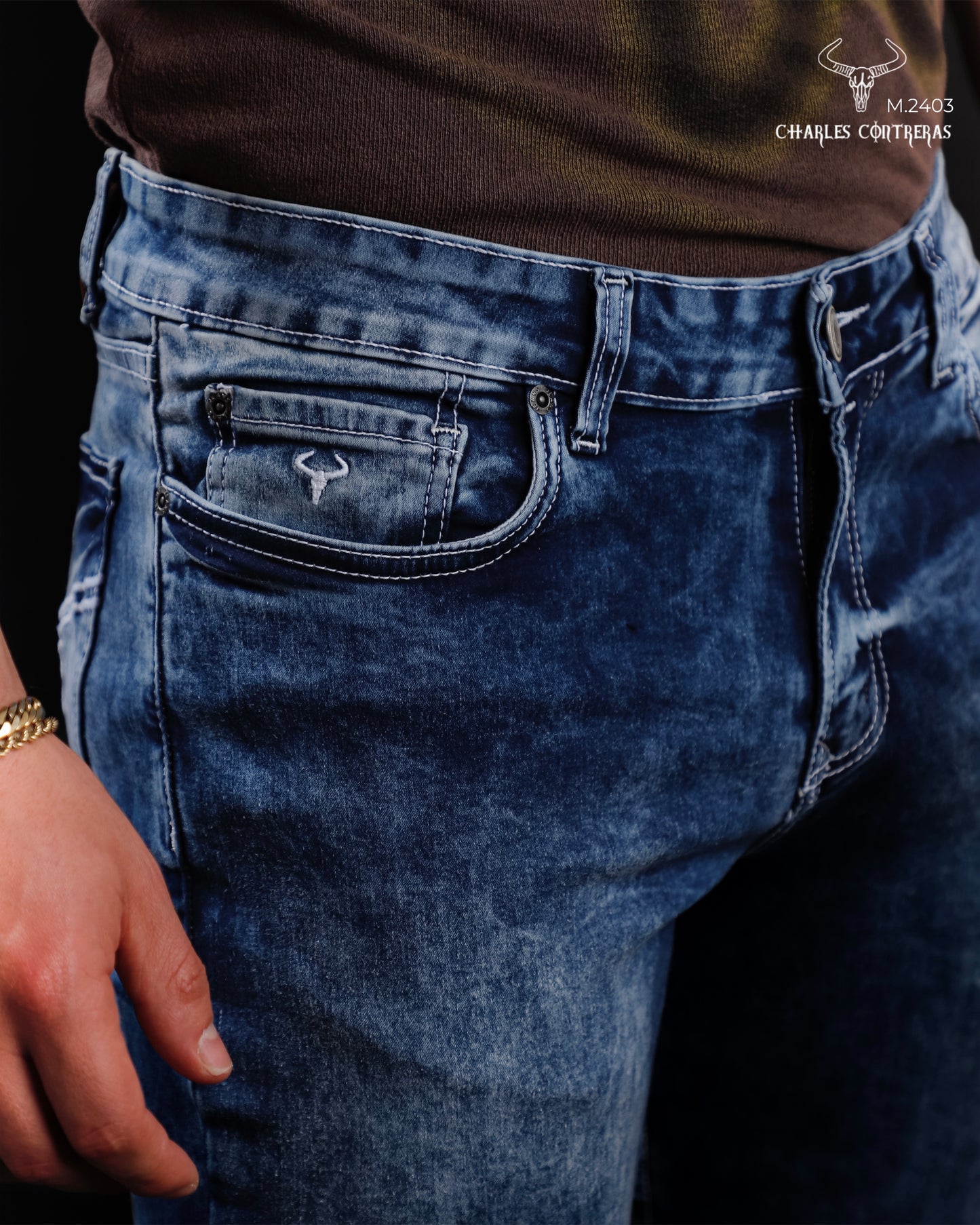 Jeans para caballero, corte slim.