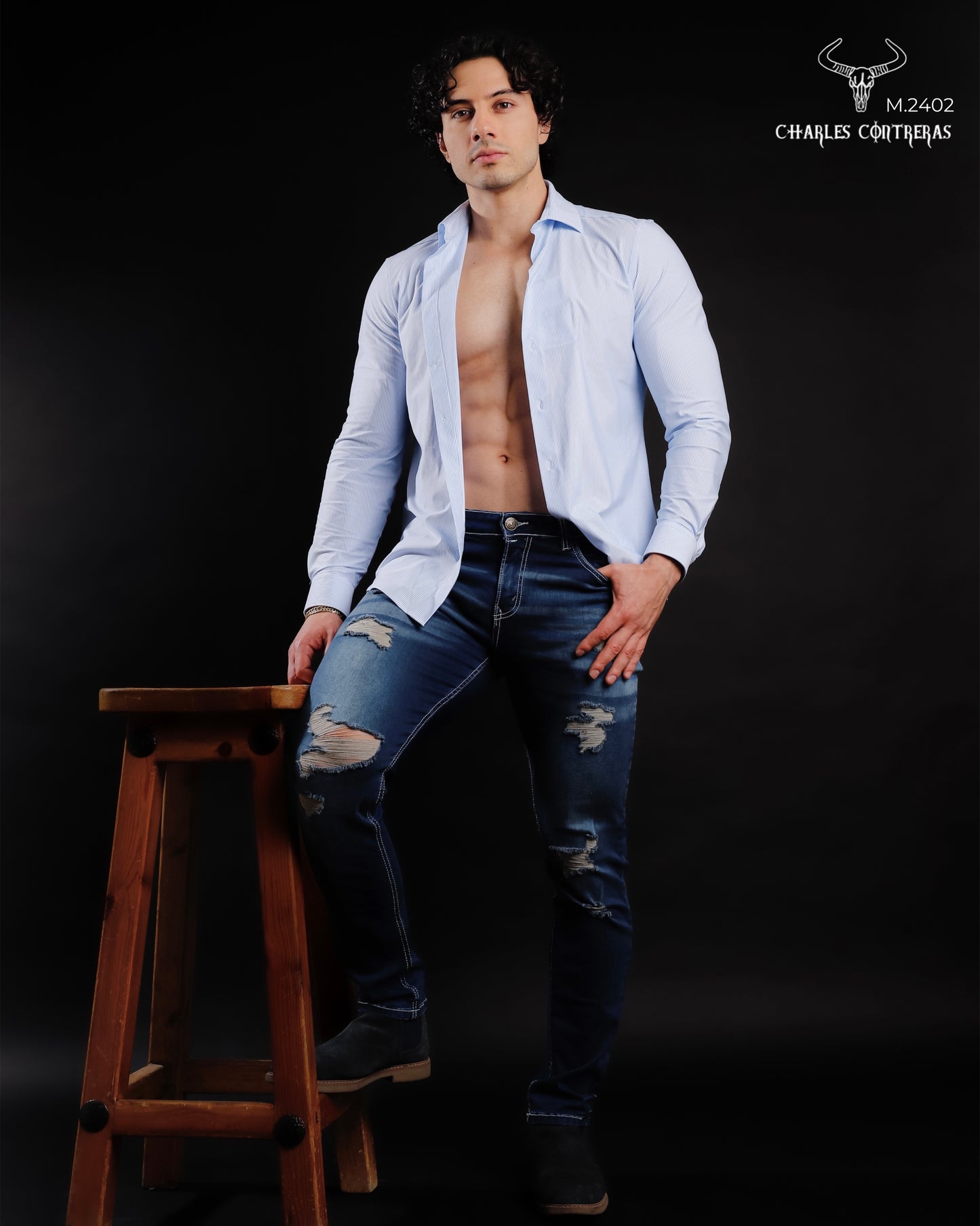 Jeans para caballero con roturas, corte slim.