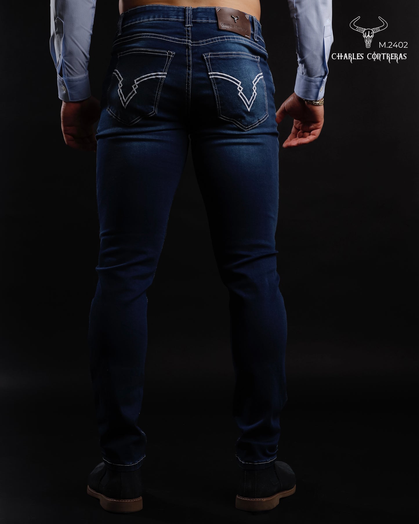 Jeans para caballero con roturas, corte slim.