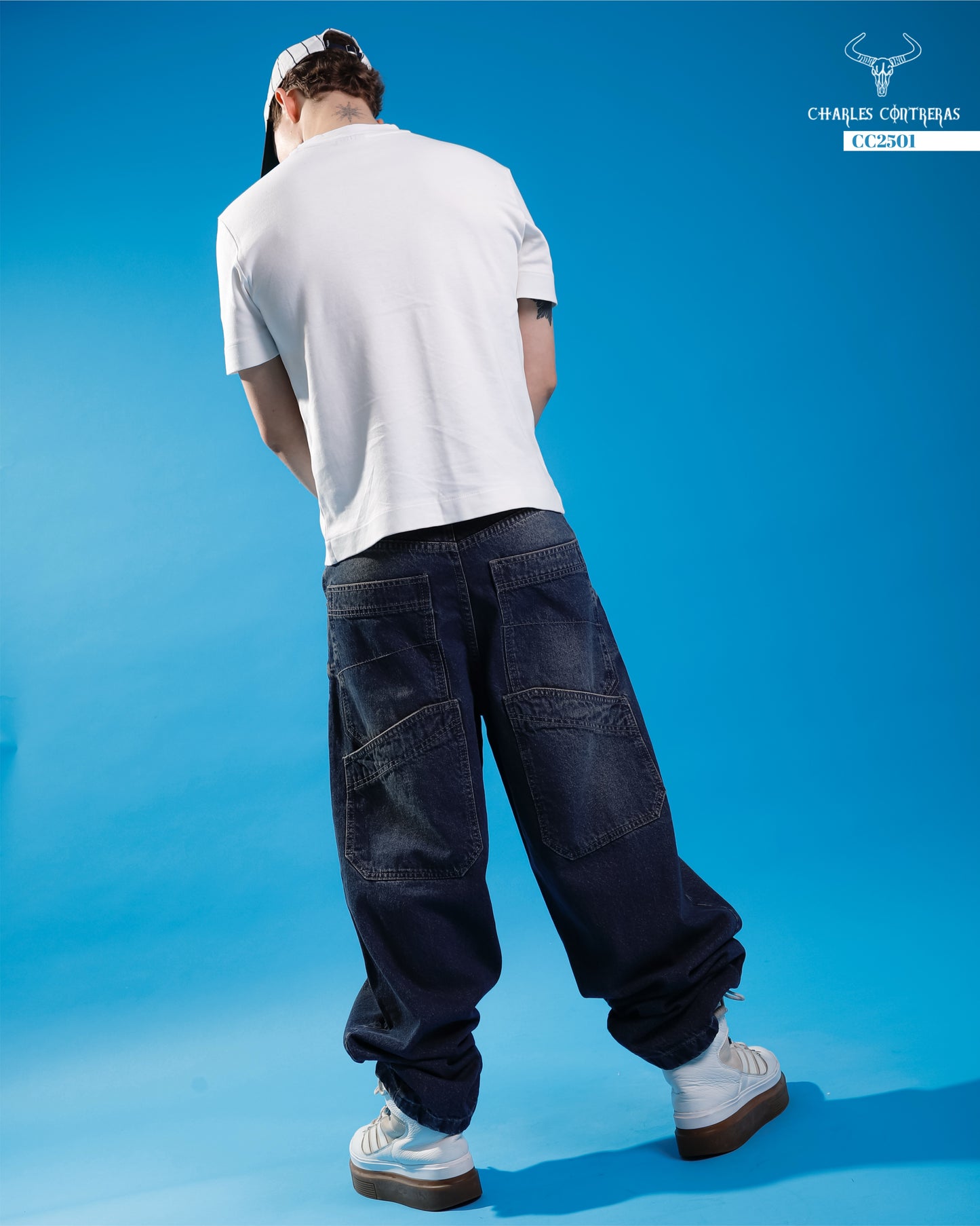 Jeans Oversize, azul con roturas.