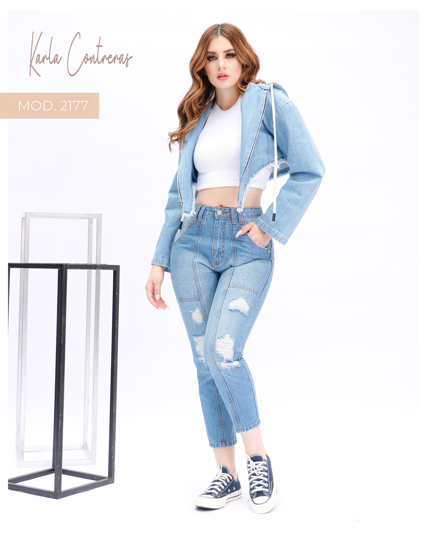 Jeans Momfit, con costuras delanteras.