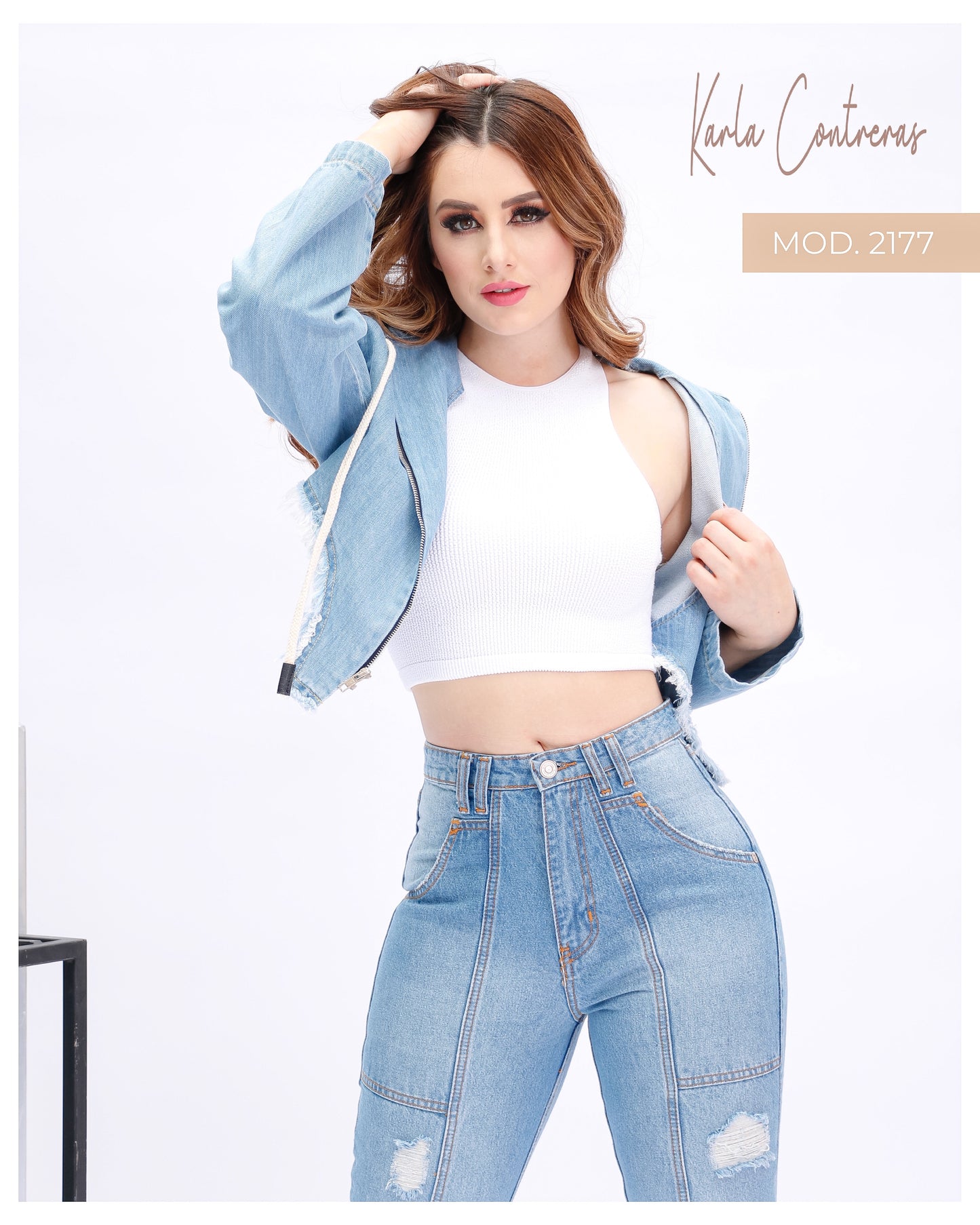 Jeans Momfit, con costuras delanteras.