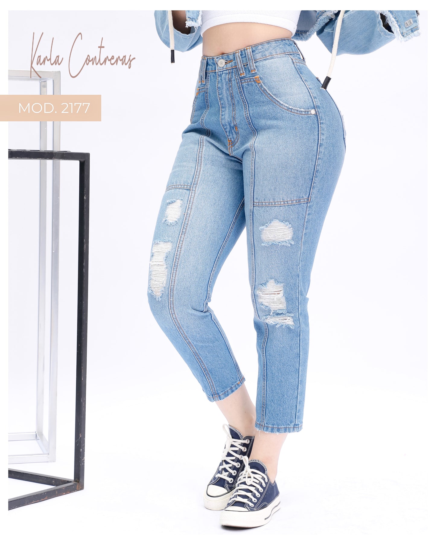 Jeans Momfit, con costuras delanteras.