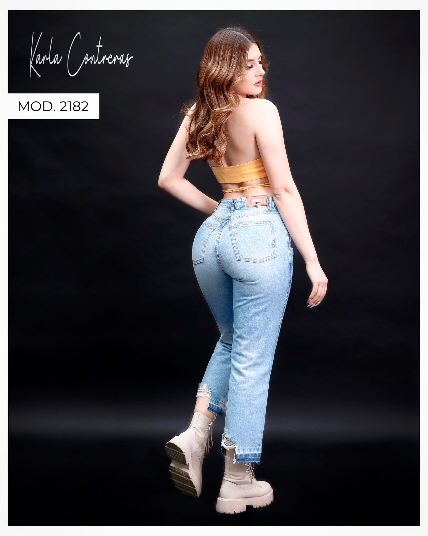 Jeans Momfit, con desgarre en bastilla.
