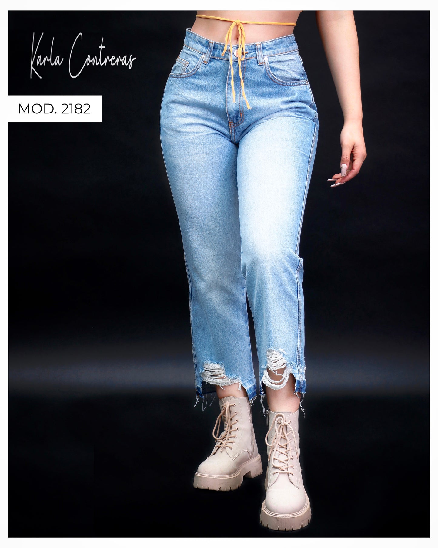 Jeans Momfit, con desgarre en bastilla.