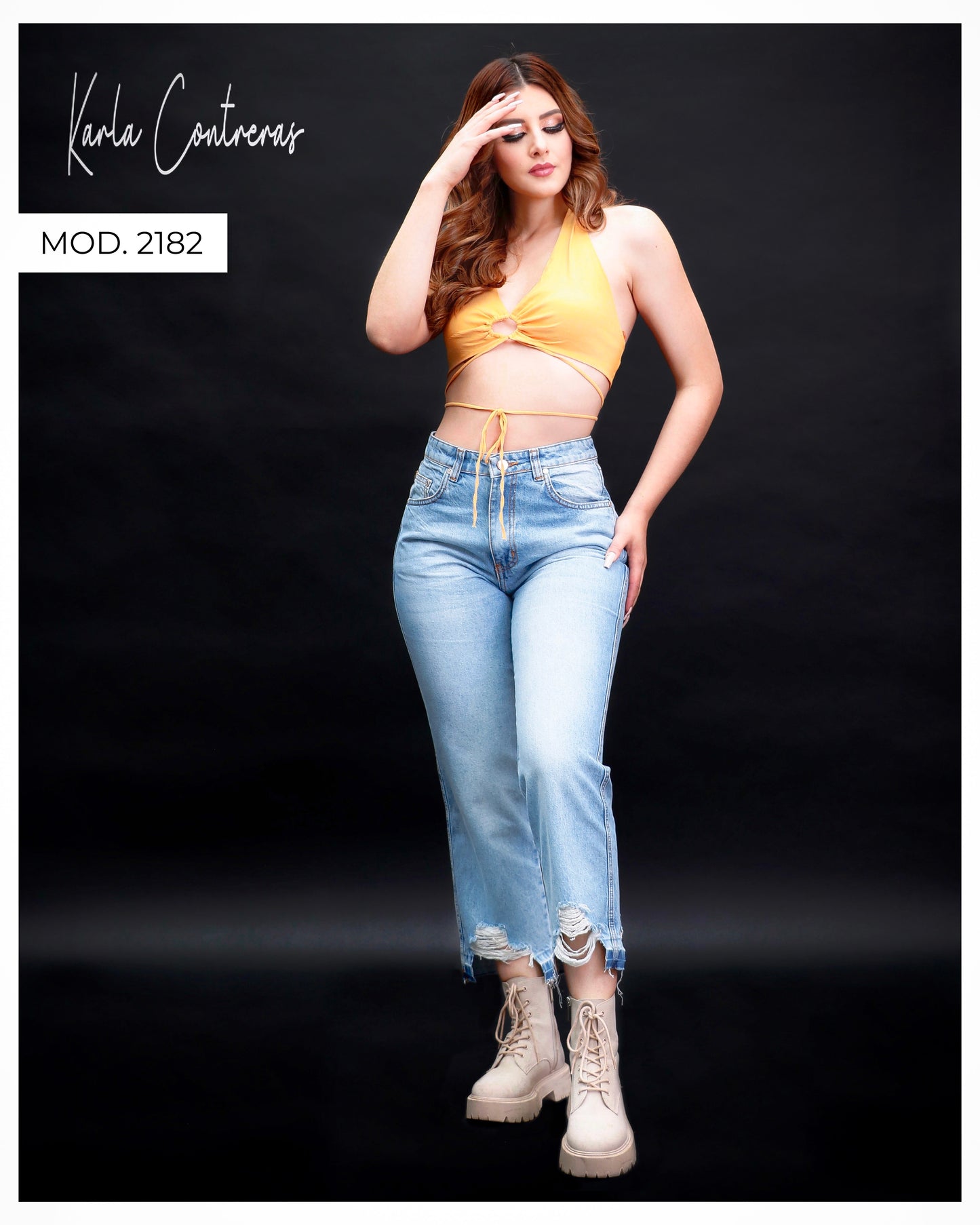 Jeans Momfit, con desgarre en bastilla.