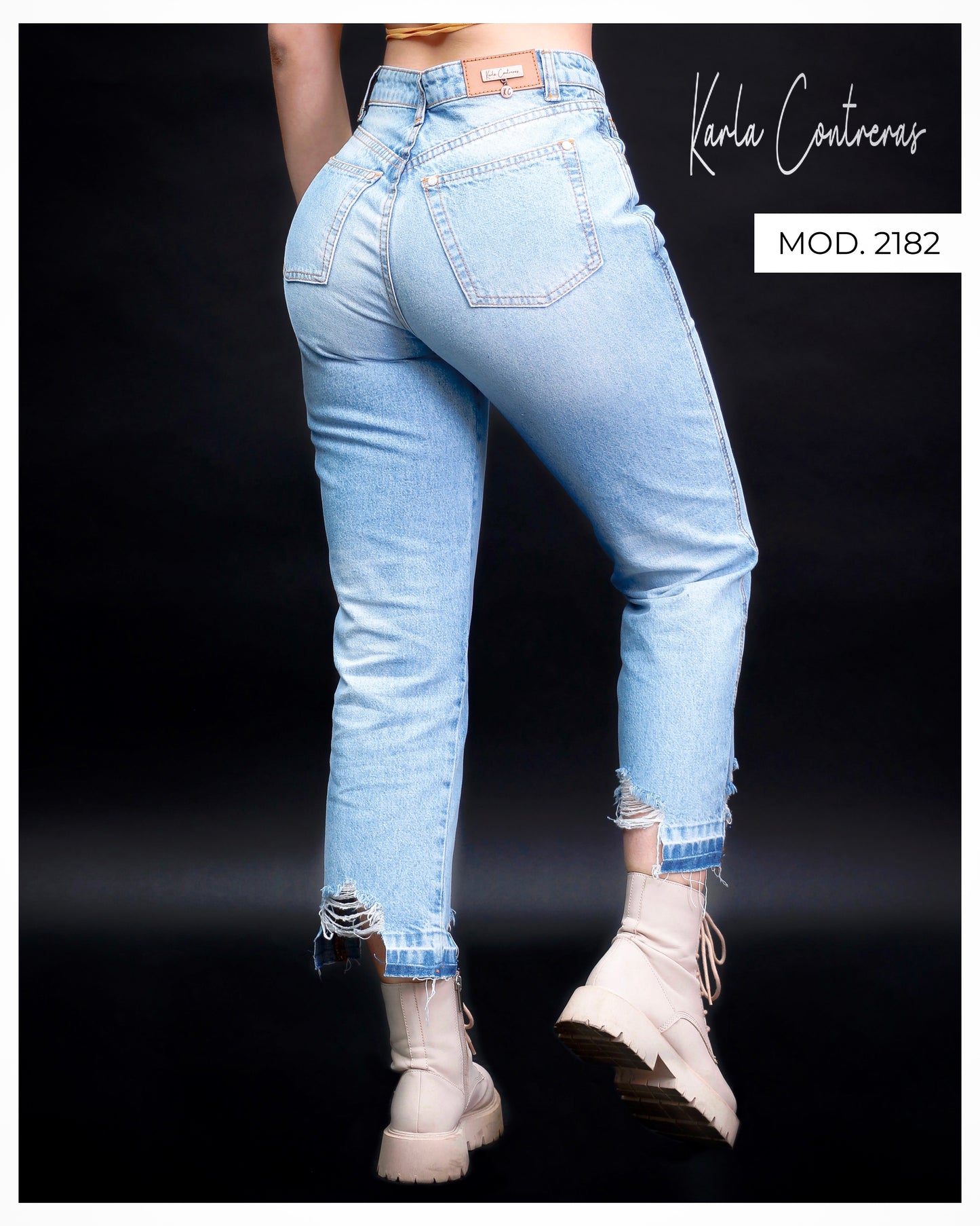 Jeans Momfit, con desgarre en bastilla.