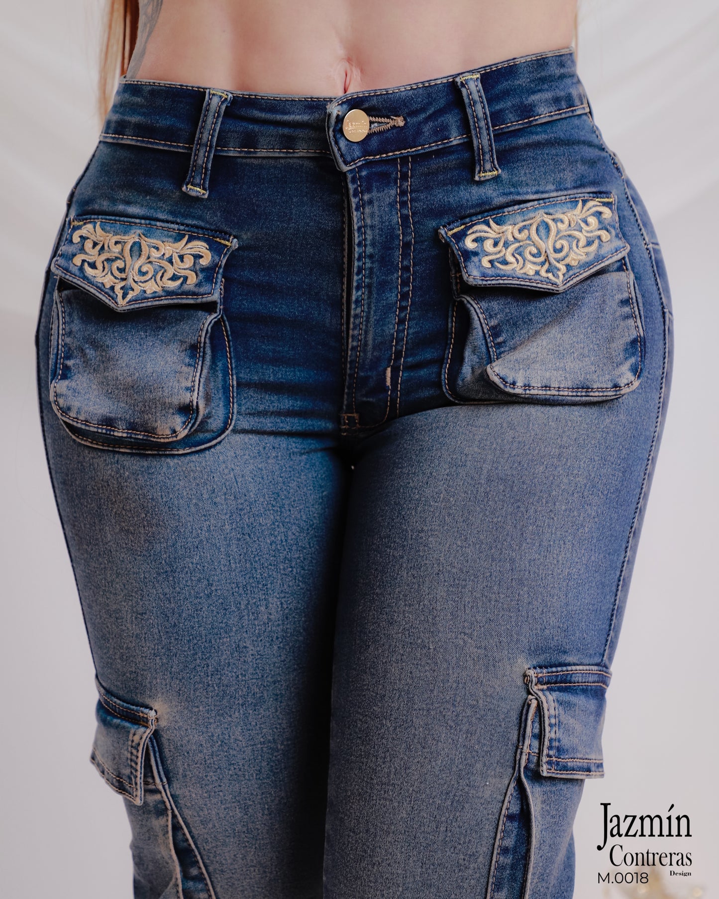 Jeans campana cargo, 1 boton, corte colombiano.