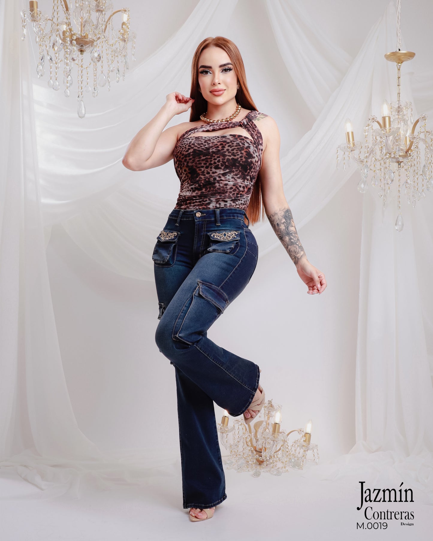 Jeans cargo, bordado, 1 boton, corte colombiano.
