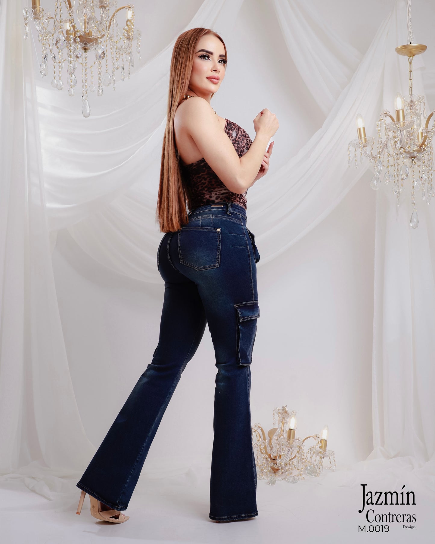 Jeans cargo, bordado, 1 boton, corte colombiano.
