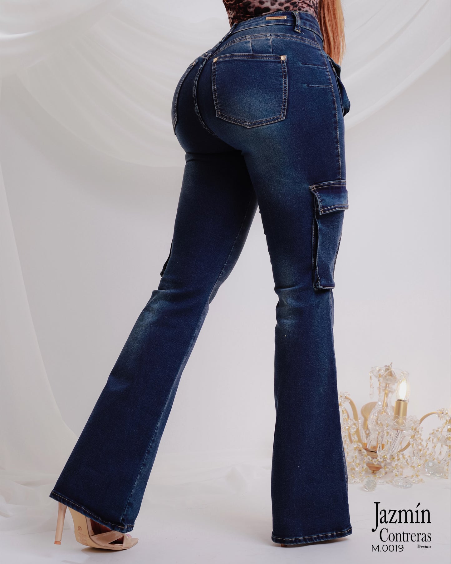 Jeans cargo, bordado, 1 boton, corte colombiano.