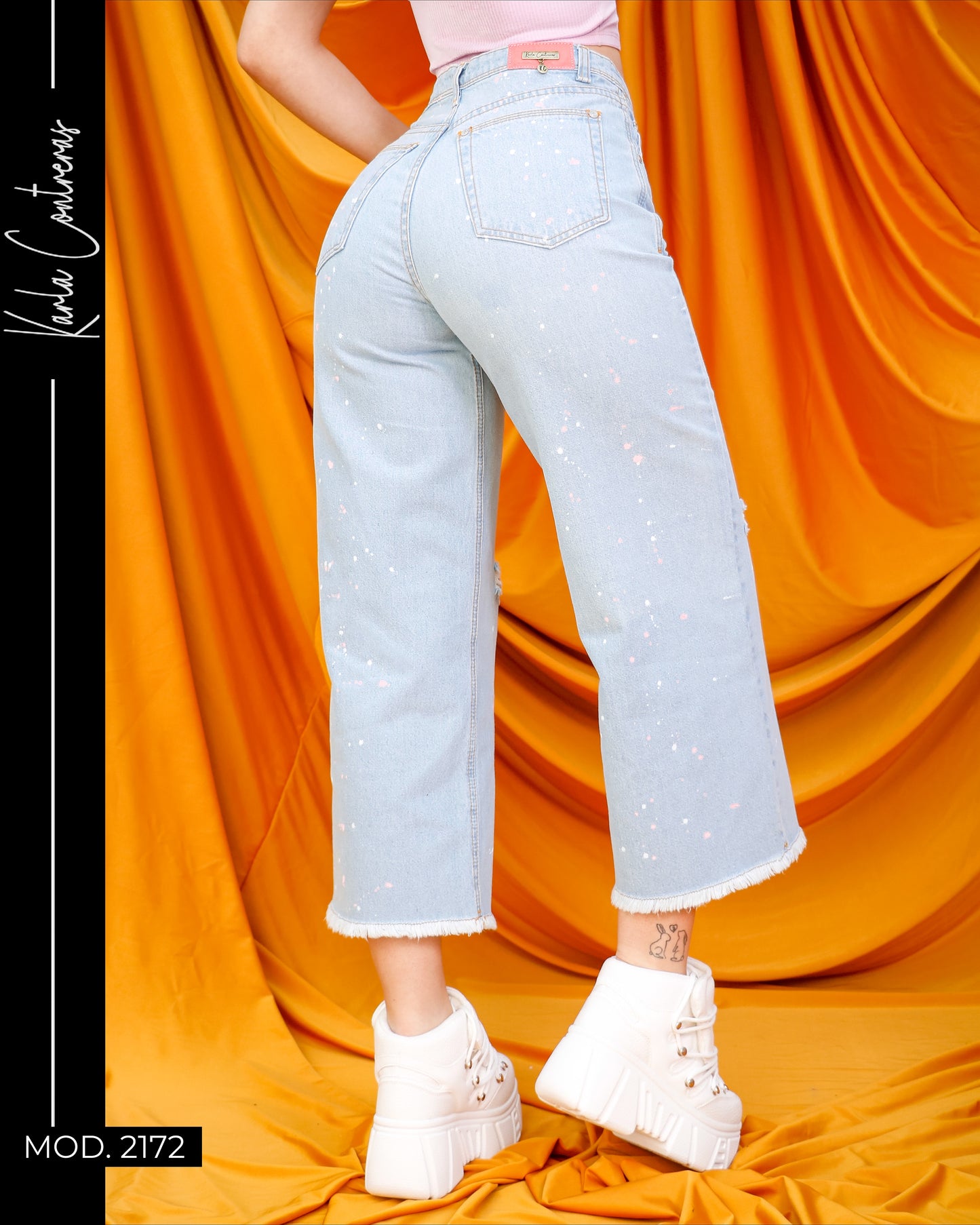 Jeans Culotte, con pizcas en rosa y blanco.