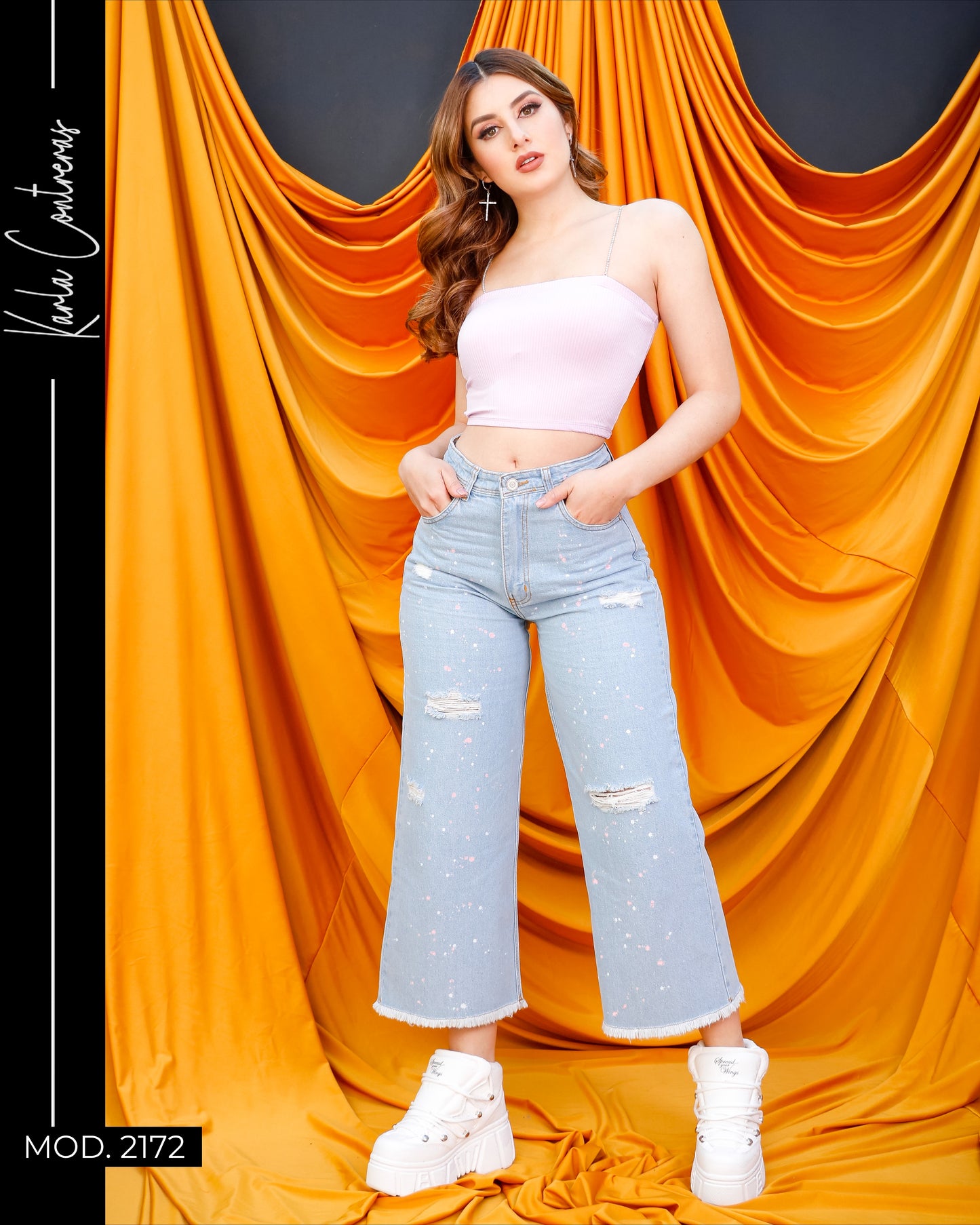Jeans Culotte, con pizcas en rosa y blanco.
