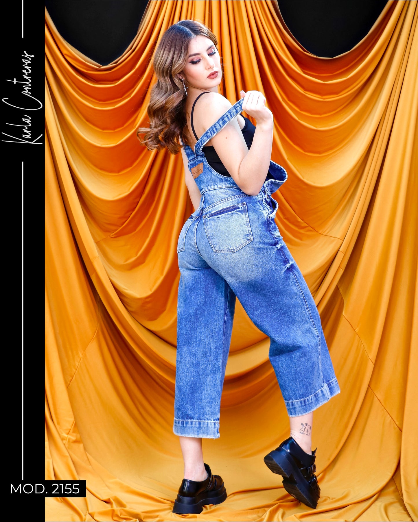 Overol culotte de mezclilla.