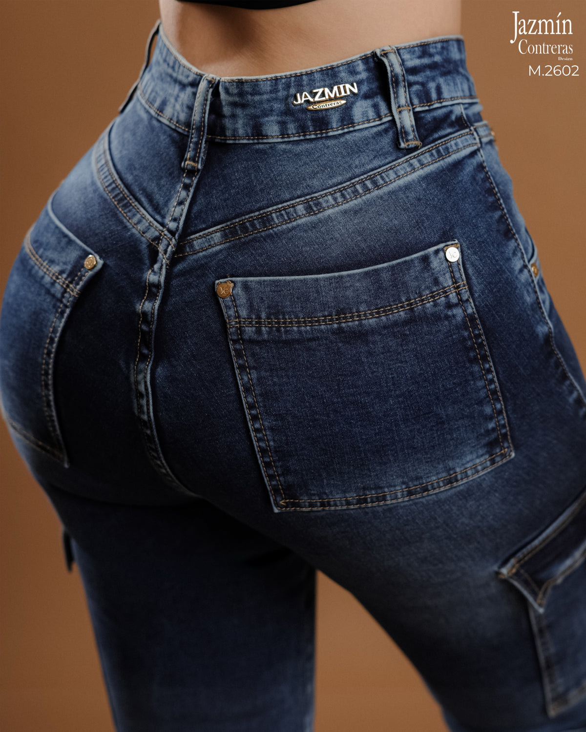 Jogger cargo de mezclilla.