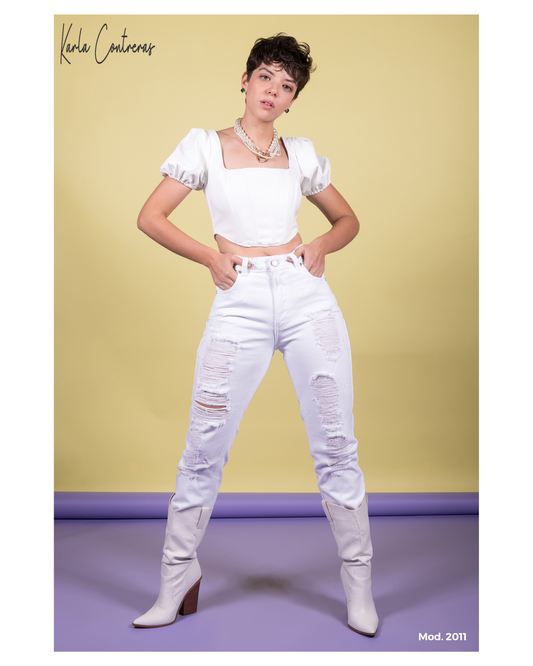 Jeans Momfit sin bastilla, roto, en color blanco.