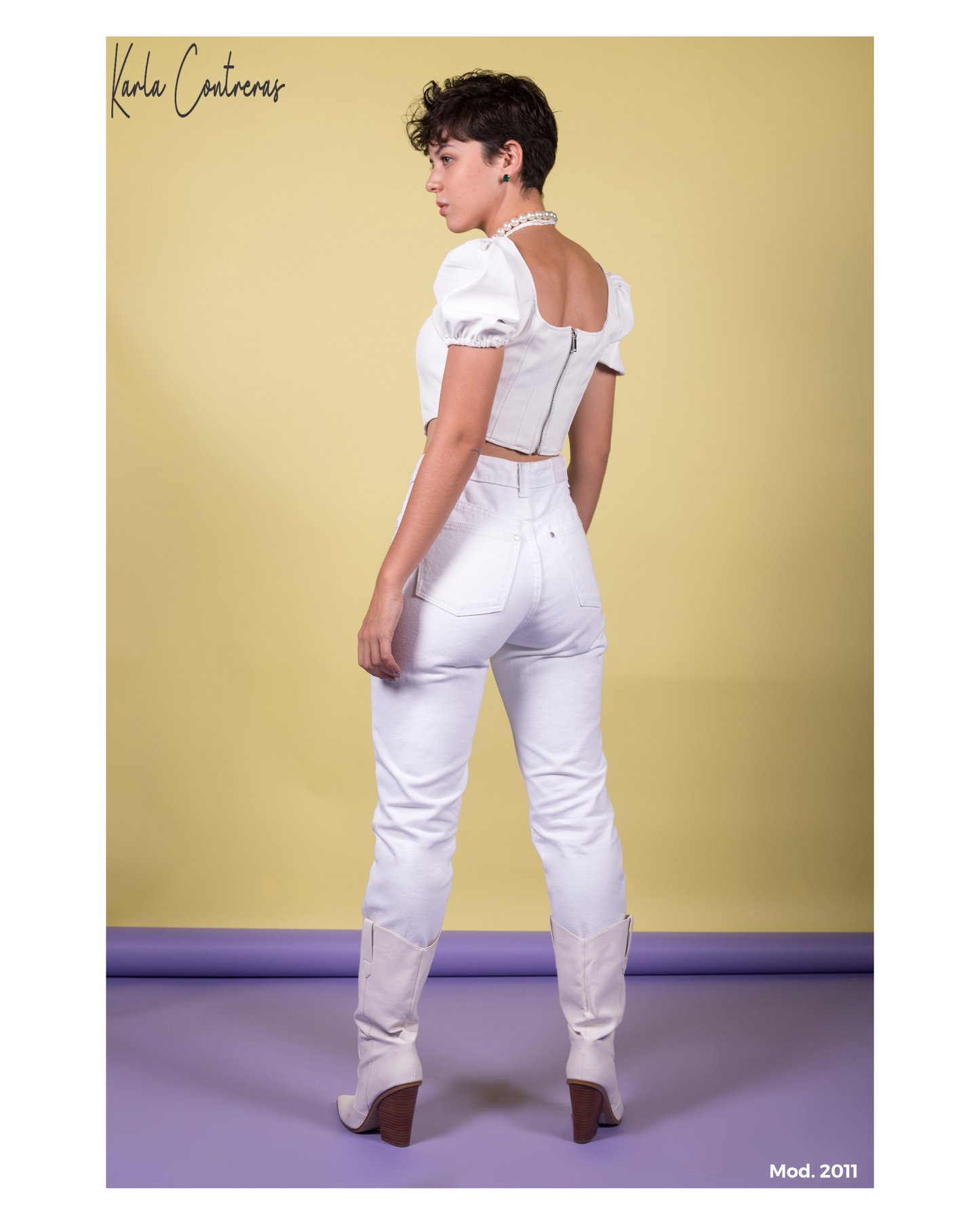 Jeans Momfit sin bastilla, roto, en color blanco.