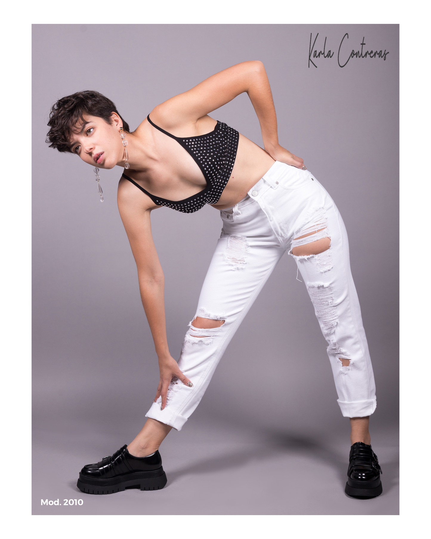 Jeans basico momfit, con roturas y bastilla, blanco.