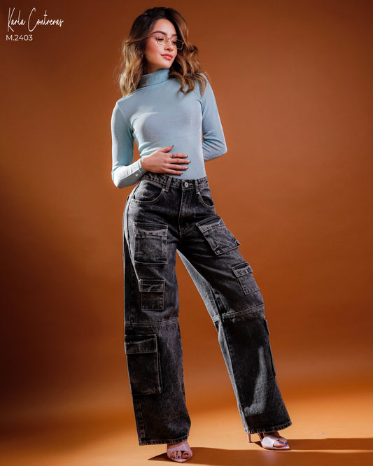 Jeans cargo, tono nero-cafe.