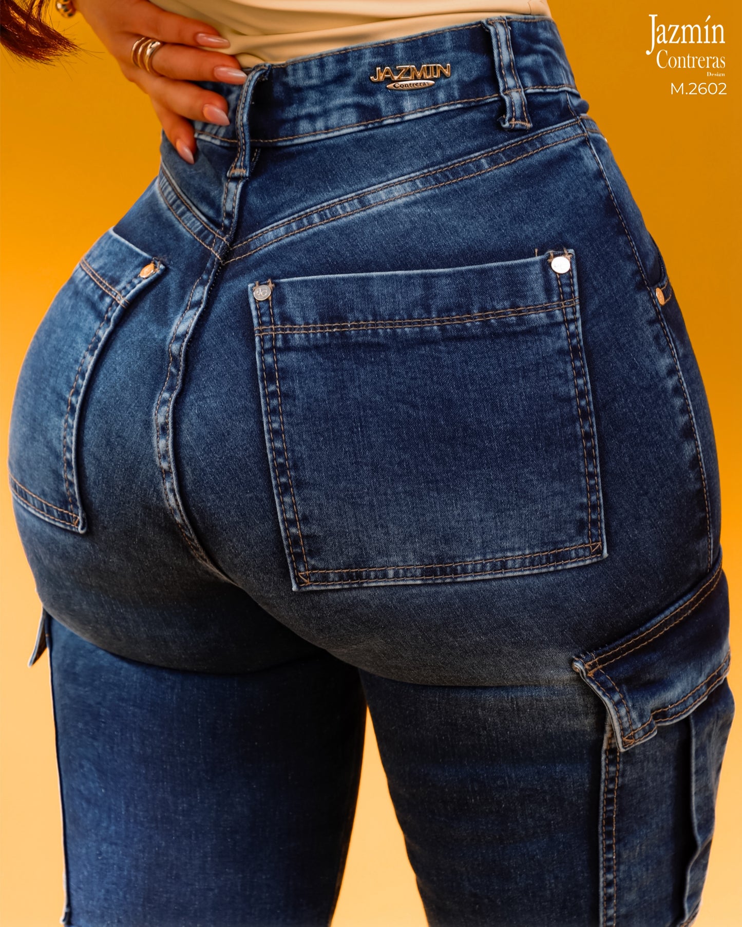 Jogger cargo de mezclilla.