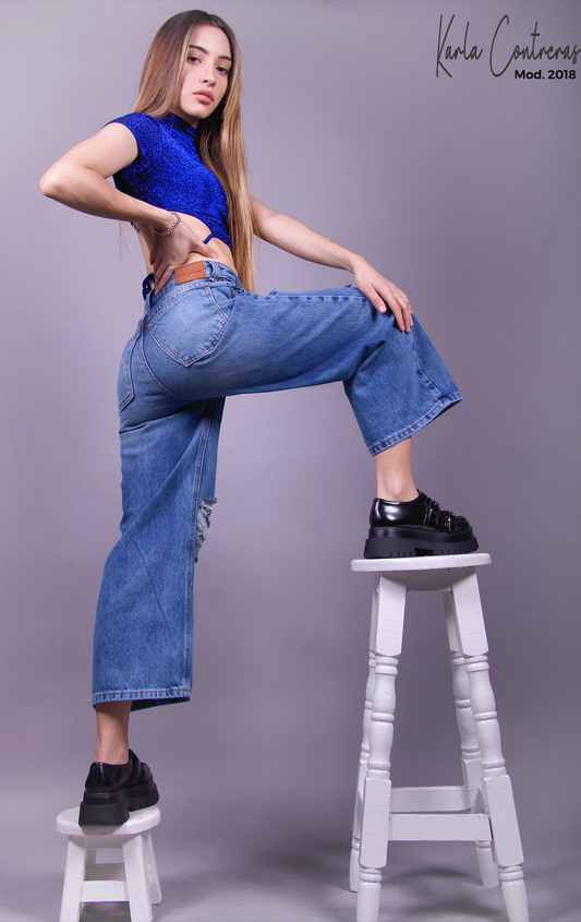 Jeans culotte con roturas, 1 boton.