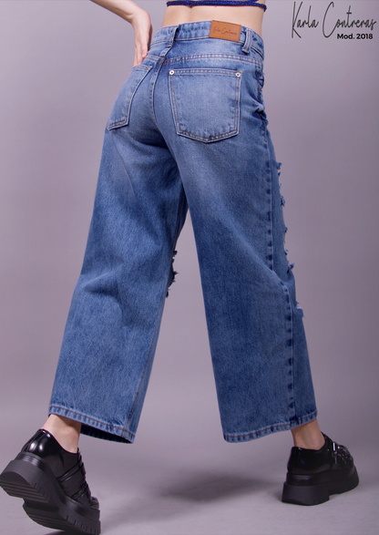 Jeans culotte con roturas, 1 boton.