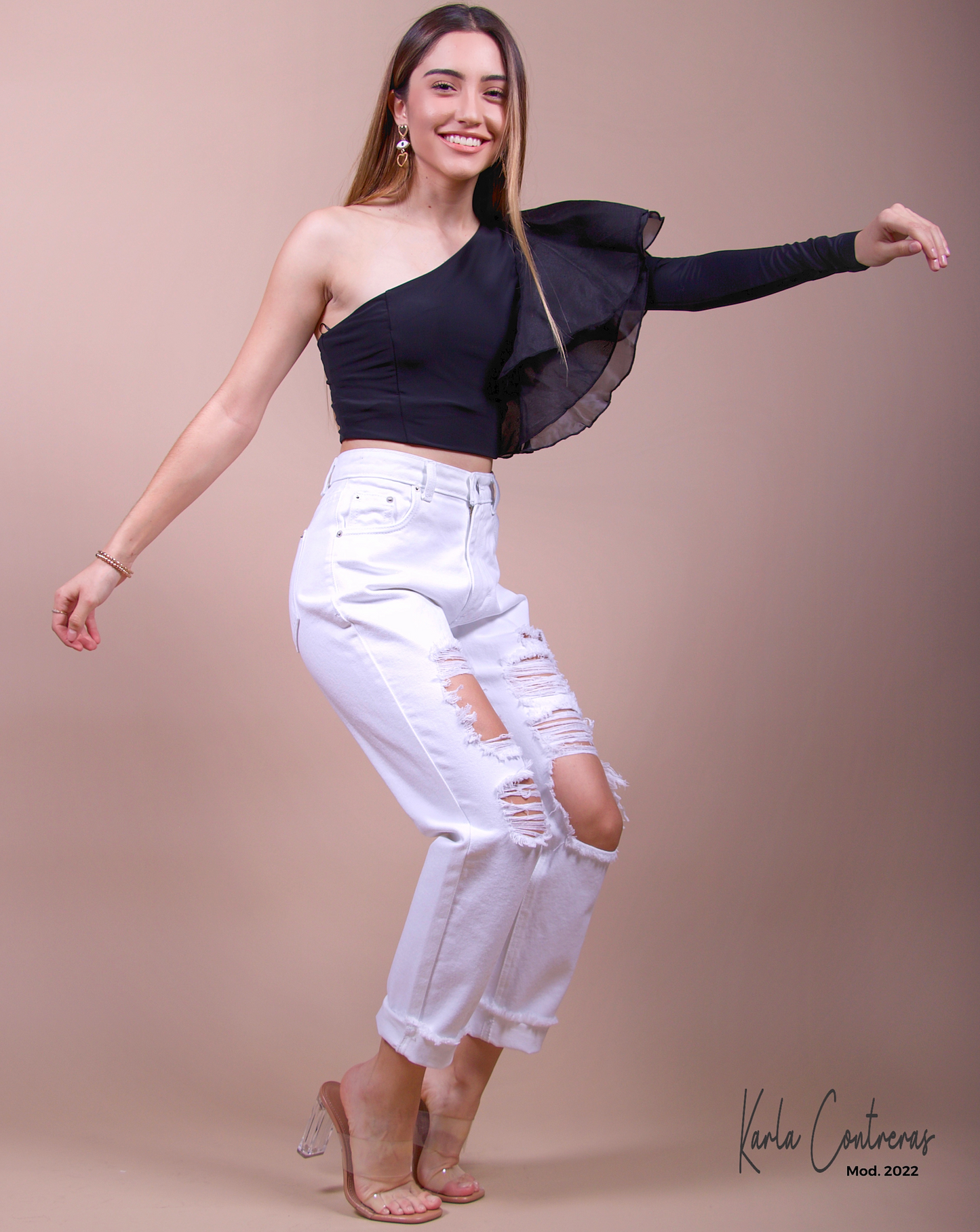 Jeans momfit, 1 boton con roturas.
