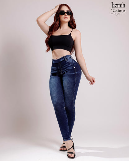Leggings oscuro de mezclilla.