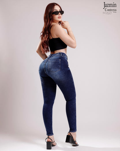 Leggings oscuro de mezclilla.