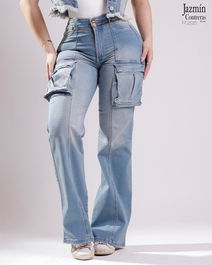 Jeans Cargo. 2 botones.