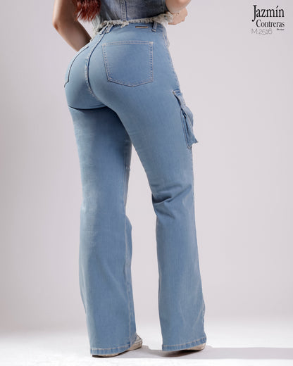 Jeans Cargo. 2 botones.